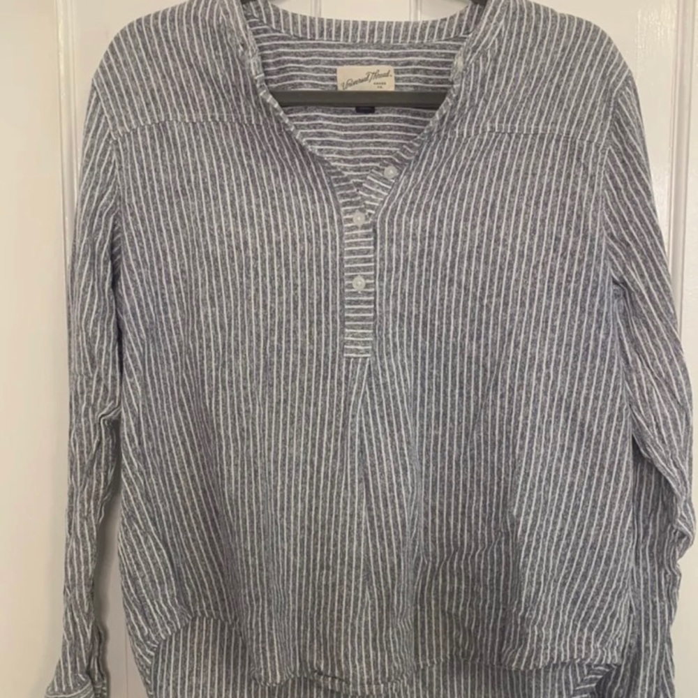 Women’s Universal Thread long sleeve size large